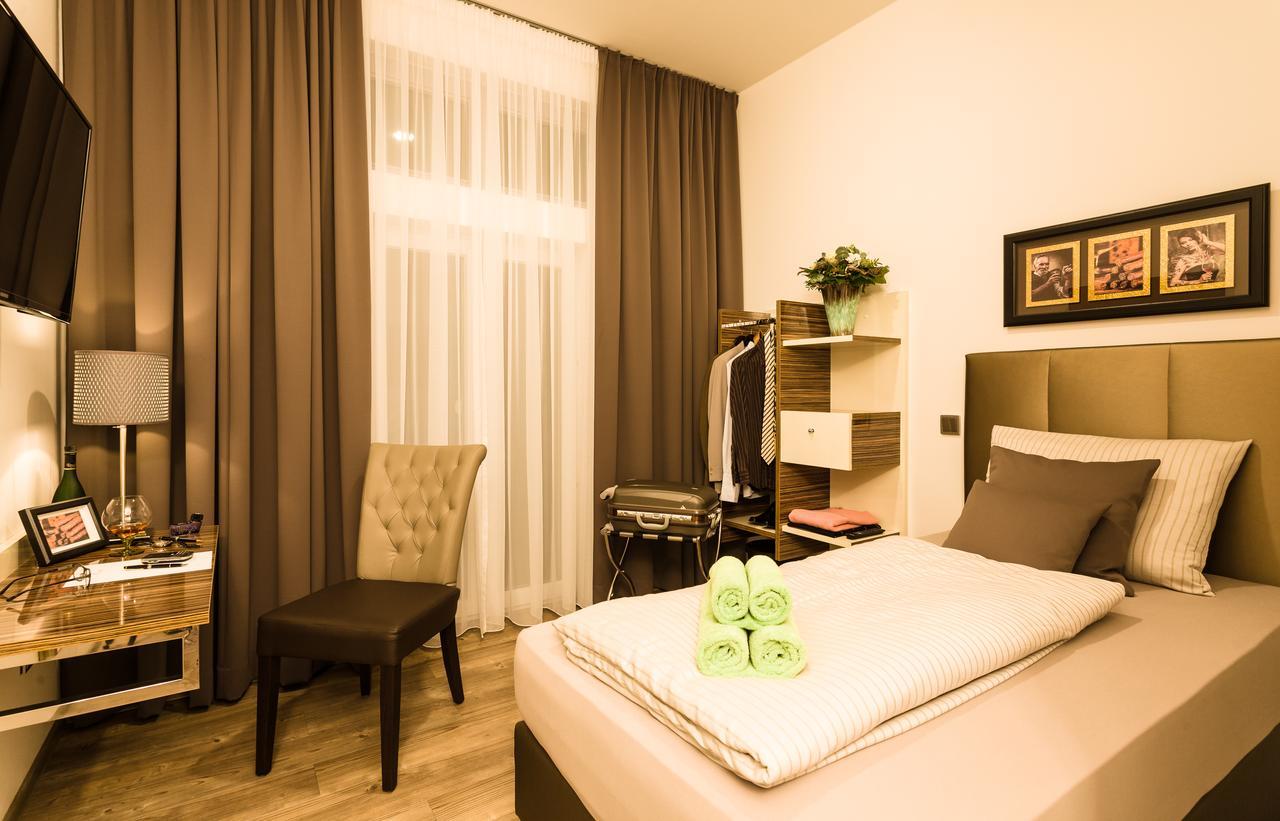 Отель Wuschl Lounge Kuhbach  Экстерьер фото