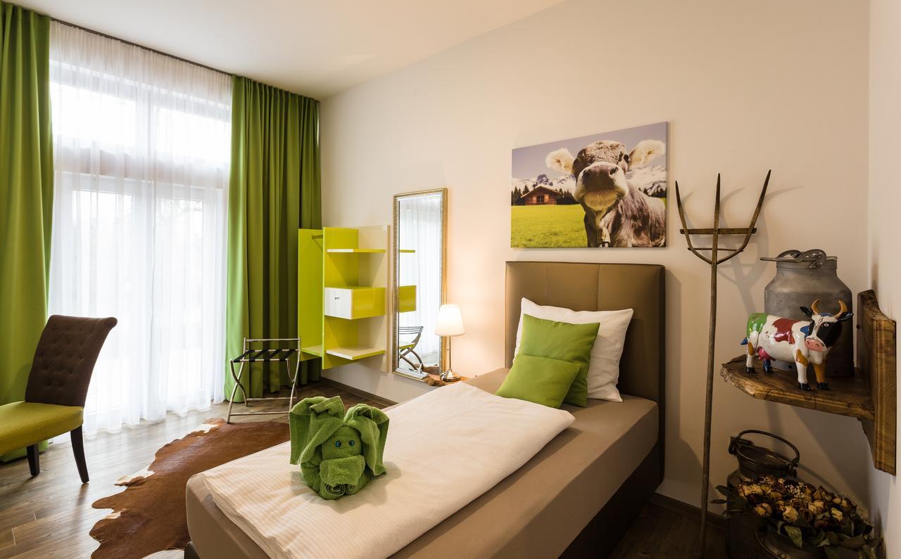 Отель Wuschl Lounge Kuhbach  Экстерьер фото