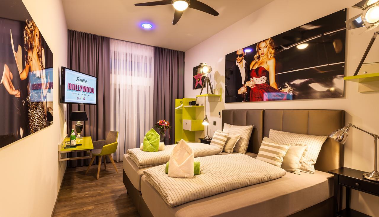 Отель Wuschl Lounge Kuhbach  Экстерьер фото