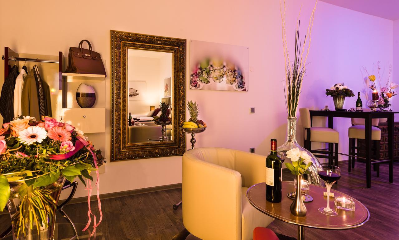 Отель Wuschl Lounge Kuhbach  Экстерьер фото