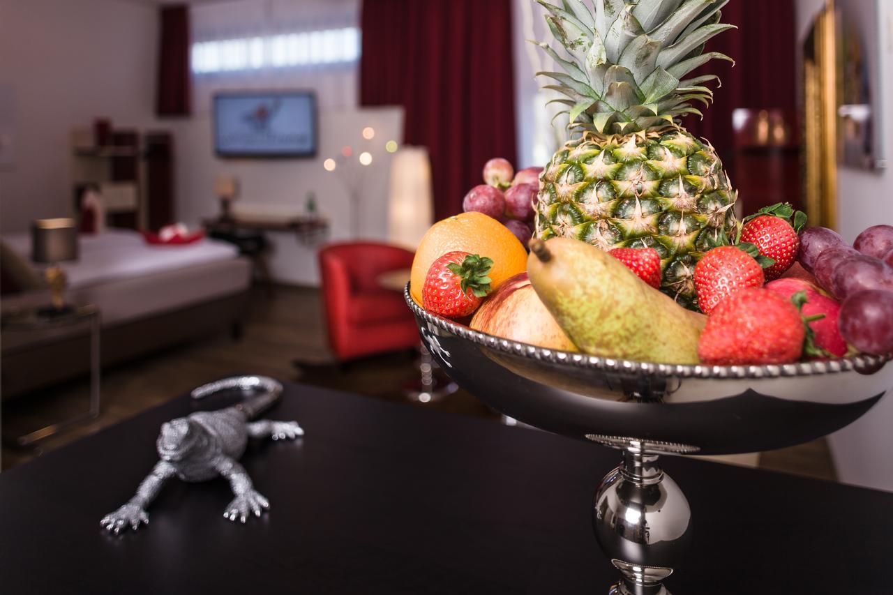 Отель Wuschl Lounge Kuhbach  Экстерьер фото