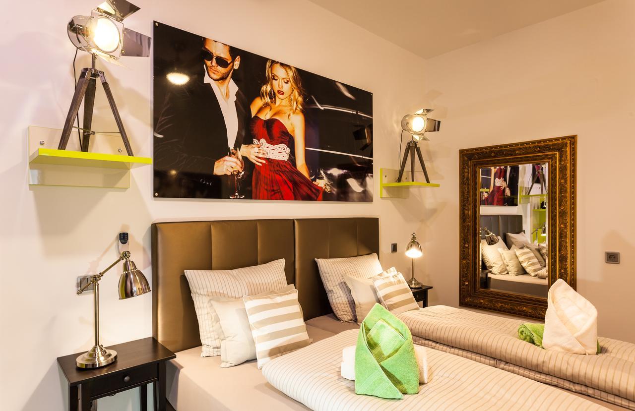 Отель Wuschl Lounge Kuhbach  Экстерьер фото