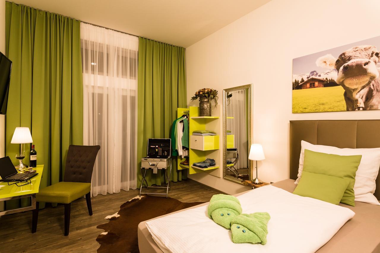 Отель Wuschl Lounge Kuhbach  Экстерьер фото