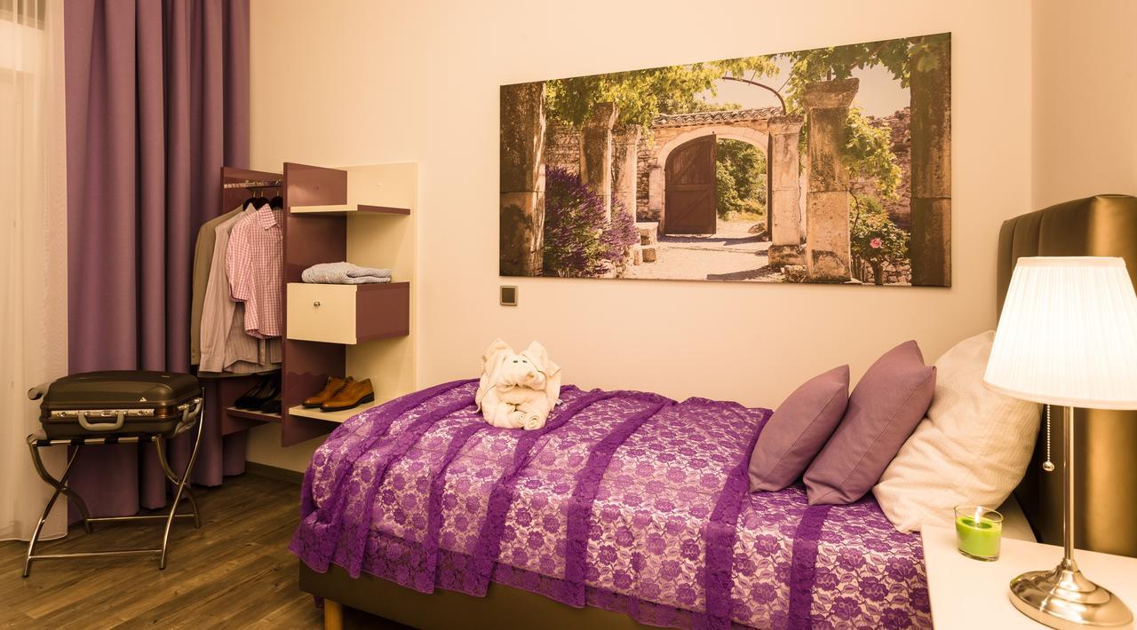 Отель Wuschl Lounge Kuhbach  Экстерьер фото
